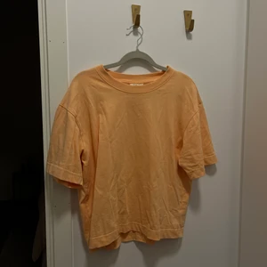 Tshirt från Gina - Två fina tshirts (säljs tillsammans) av samma modell från Gina. Priset gäller för båda två tillsammans. 