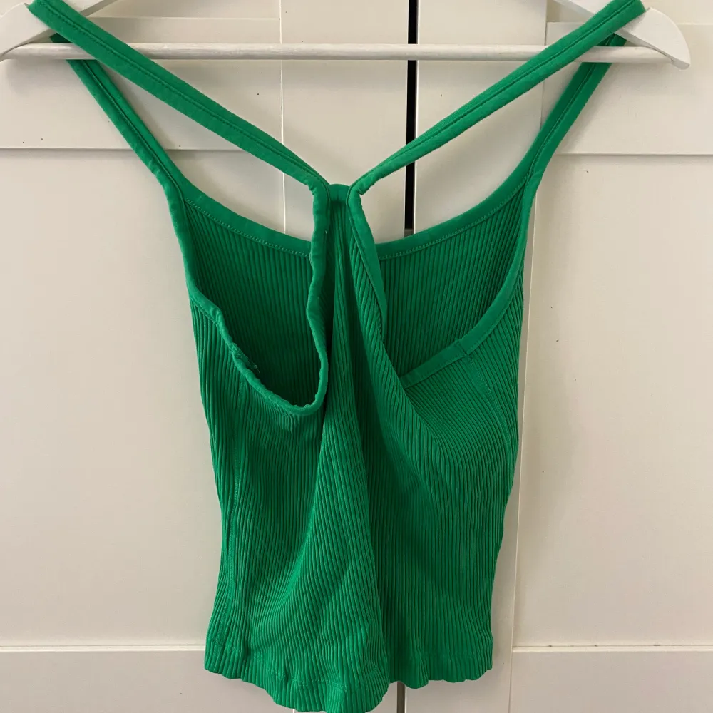 Grönt linne från Zara i storlek M🌺🌺. Toppar.