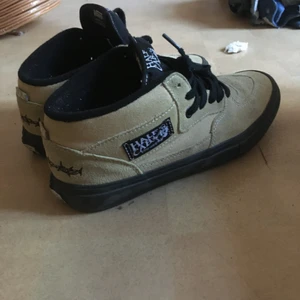 Vans elijah berle half cabs! - Använda o gått i 1-2 gånger så i mega skick!!! Lite små för mig men super goa dojjor 