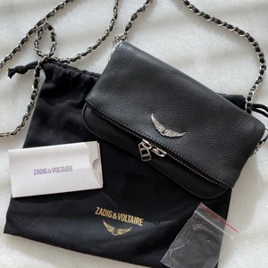Zadig vädka - Säljer min Zadig&Voltaire väska. Inköptes i november på Zalando för 2135kr och är aldrig använd, så den är helt i nyskick💞skicka meddelanden för fler bilder!