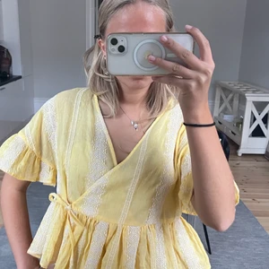 Jätte fin topp  - Så snygg topp passar till massor! 