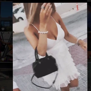 Klänning - Så snygg vit klänning använd en gång som ny.