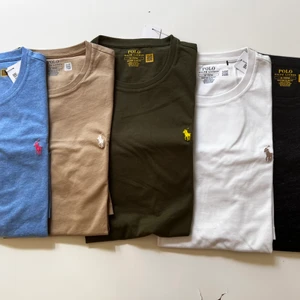 Ralph lauren  - Ralph lauren Tshirts i olika färger  Storlek S&M  300kr/styck (5st 1300kr)