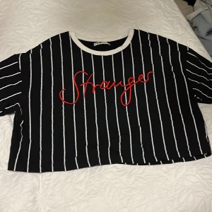 Cropad t-shirt  - Köparen står för frakt 