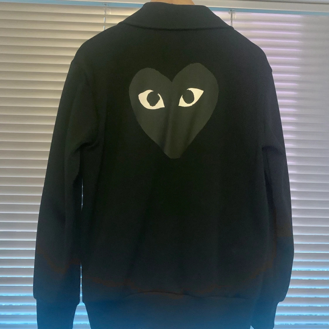 CDG PLAY BLACK HEART ZIP TRACK TOP - 91