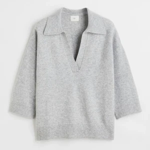 Grå tröja - Stickad tröja från hm i väll använd men i bra skick!❤️