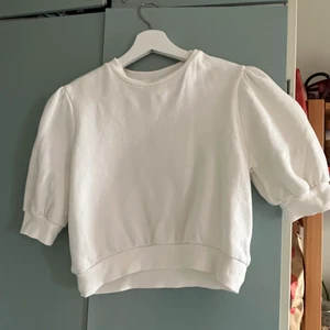 Vit tröja från Monki - Vit kortärmad tröja från monki i storlek xs❤️