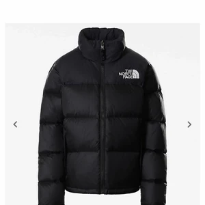 North face jacka  - Säljer min north face jacka storlek s. Mycket fint skick! Köpt för 3699kr på North face hemsida. Skriv om du har några frågor!🫶🏼