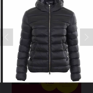 COLMAR JACKA - Säljer min fina colmarjacka då den inte kommer till användning, inga skador hel och fin. Storlek S Lånad bild men kan skicka egna. 1200kr + Frakt 79kr spårbart