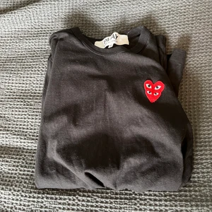 CDG tröja - CDG tröja, storlek M.