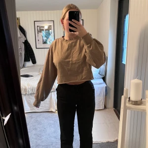 Croptop från H&M  - Storlek m 50kr Köparen står för frakten, kan mötas upp i och runt Falun🫶🏻