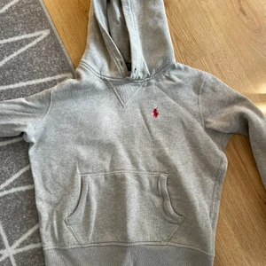 Ralph Lauren hoddie  - Stl XS Super fint skick och skönt material  