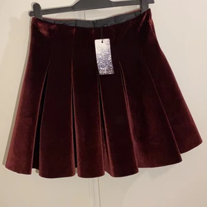 Kjol - Helt ny med lappen på!