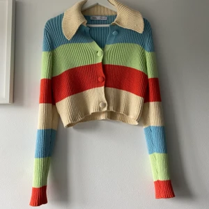 Zara Kofta - Söt kofta från Zara som jag köpte förra sommaren i Spanien men den kommer tyvärr inte till användning…  Strl M men passar även S och oversized xs