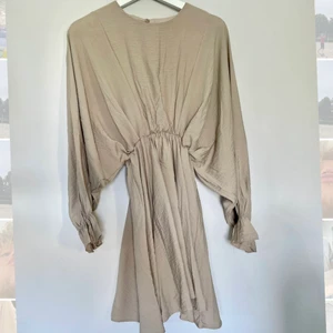 Dinner In Italy Dress, storlek XS - Aldrig använd