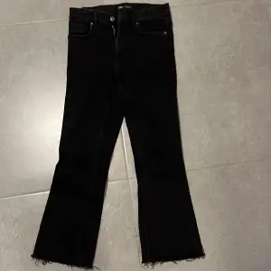 Svarta jeans från Zara i storlek 36. I bra skick! 