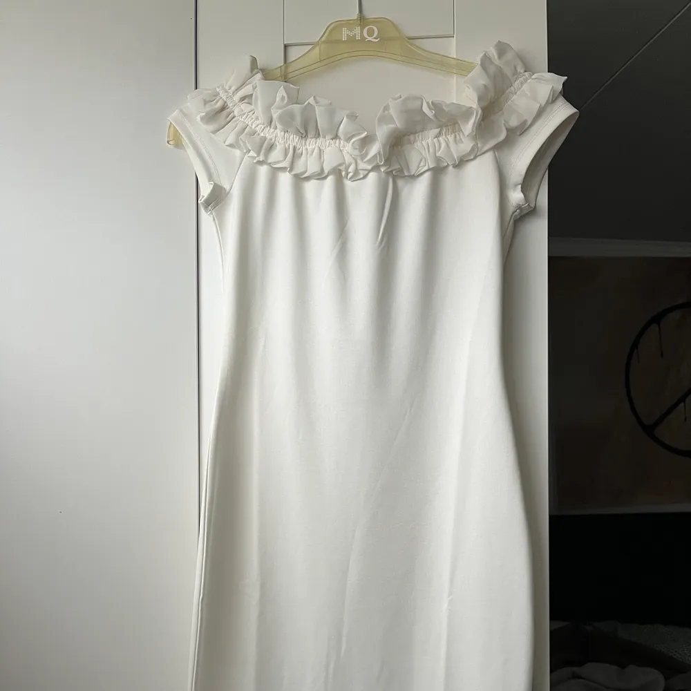 Endast testad, sitter super fint på, passar även xs. Mekot.