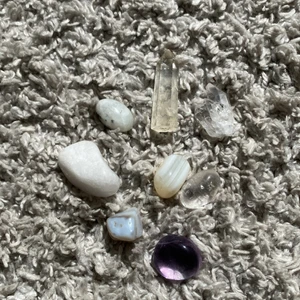 Kristaller  - 8st vita/genomskinliga kristaller. Alla för 300kr