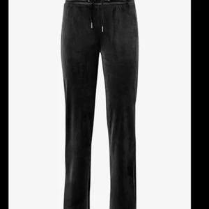 Velour byxor  - Säljer dessa superfina byxor från Gina, använda typ 2 gånger så dem är som nya. Nypris 229kr!💗
