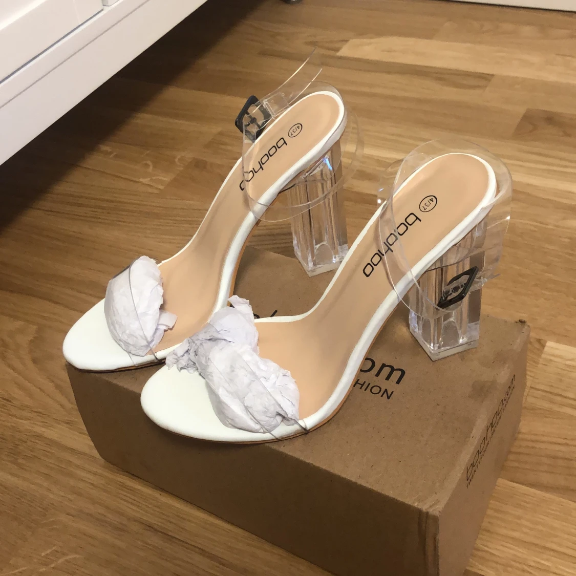 Transperanta klackar 