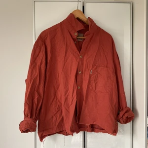 Skjorta - Avklippt linneskjorta från The Hemp Company. Storlek M