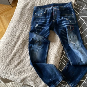 Dsquared jeans  - Nyskick  Storlek 48-50  Slim ner till 