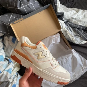 New balance 550 - New balance 550 ”Au Lait”, Perfekt sommarfärg, Storlek 39, helt nya i kartong, pris 1800 + 99kr frakt 