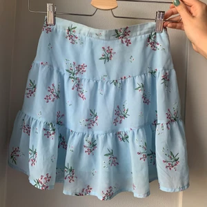 Kjol - Blå, sommrig kjol från okänt märke i stolek xxs-xs. 65kr frakt