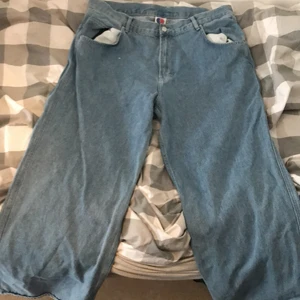 Distriet fortysix - Dom e för stora för mig så aa