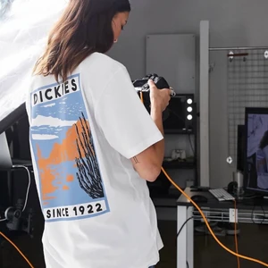 Dickies T-shirt, flera storlekar. - Dickies T-shirt, nypris är 399kr. Storlekar som finns är XS, S och L. Tröjorna är helt nya och skickas med tags på.