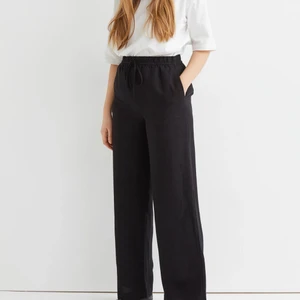 Linnebyxor  - Säljer mina svarta linnebyxor,kommer inte till annvändning! (Lånade bilder,om du är intresserad så skickar jag privata)