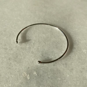 Kumkum armband  - Köparen står för frakten. Silver.