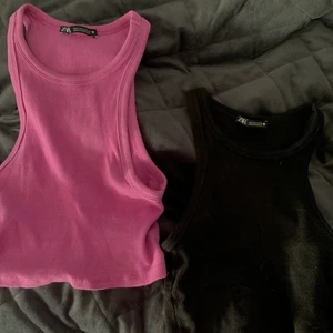 Zara topp - Två söta linnen från zara. Ett lila/rosa och ett svart. Nästan oanvända, så i väldigt fint skick. Köp ett för 70 eller två för 120! 💕