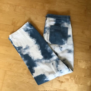 Jaded London jeans strl 32/30 - Säljer dessa jeans från märket Jaded Londoni storlek 32/30. Aldrig använda därav mycket fint skick. Pris: 300kr. 