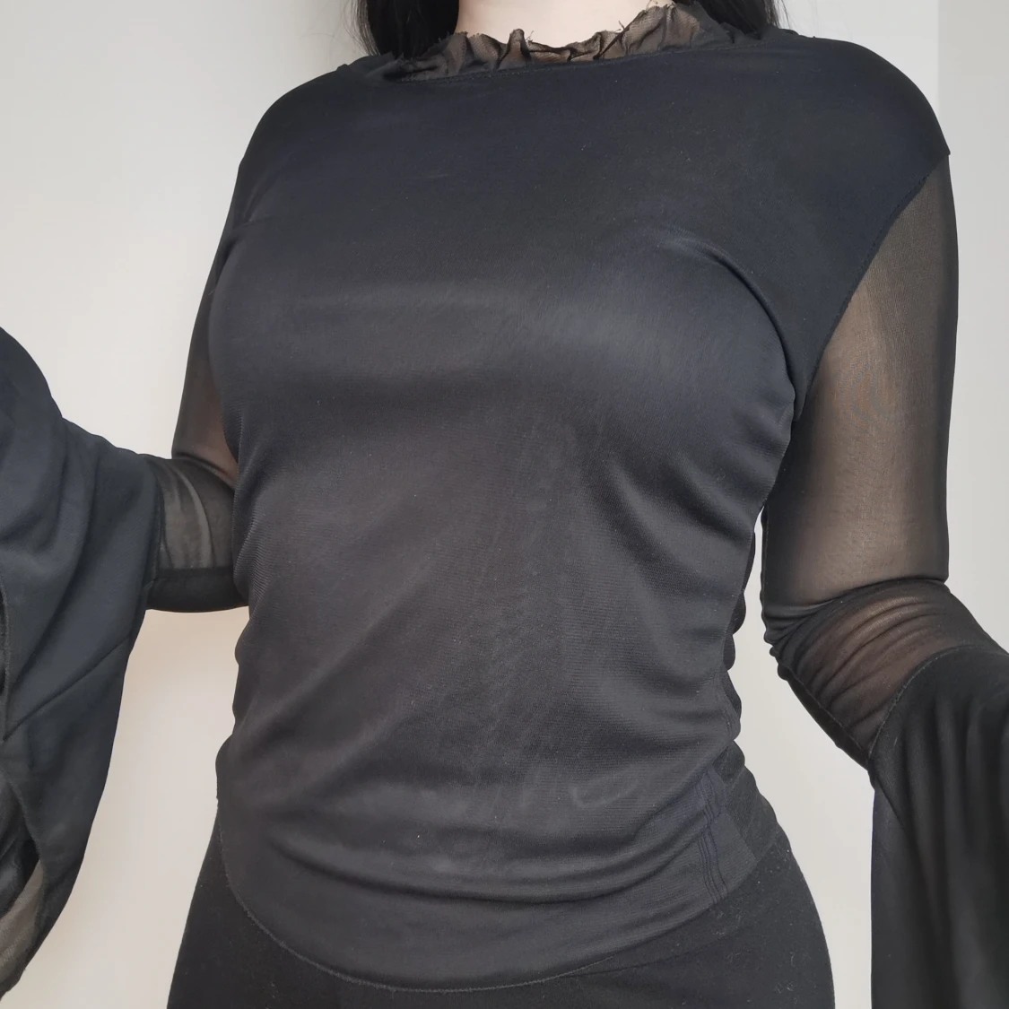 Svart mesh tröja med vida armar  - 90