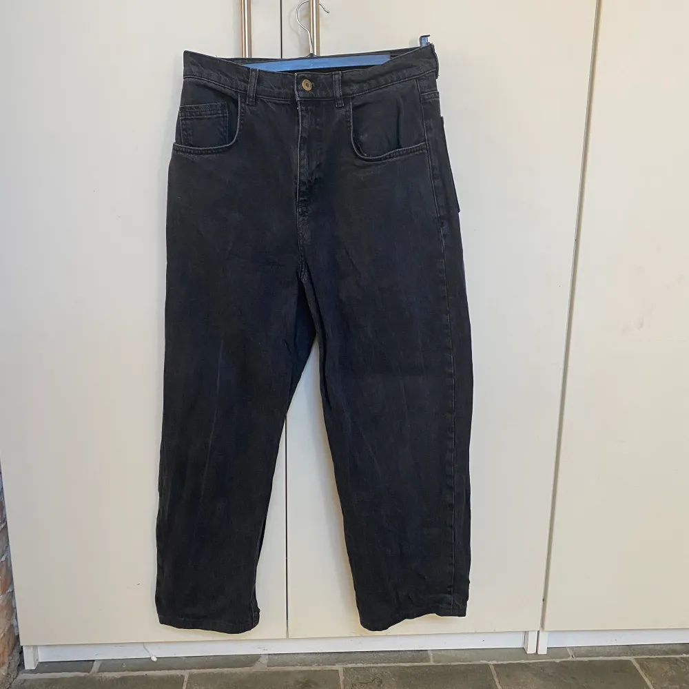 Väldigt snygga jeans från Collusion i en washed black färg. Bra passform och bra skick. Jeans & Byxor.