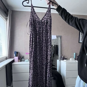 Klänning - Storlek S, passar perfekt till sommaren. Från new yorker.