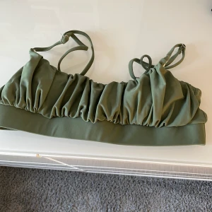 Bikini  - Denna är lite liten för mina bröst, har aldrig använt den bara testad. Nypris: 120kr mitt pris 100kr ink frakt 📦 