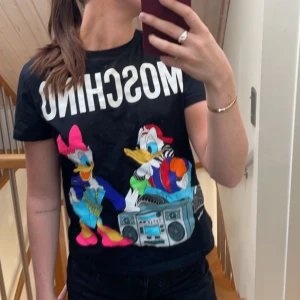 T-shirt från mochino x HM - T-shirt som inte kommer till användning längre 