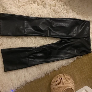 Skinnbyxor// storlek S  - Fint skick, sparsamt använda!