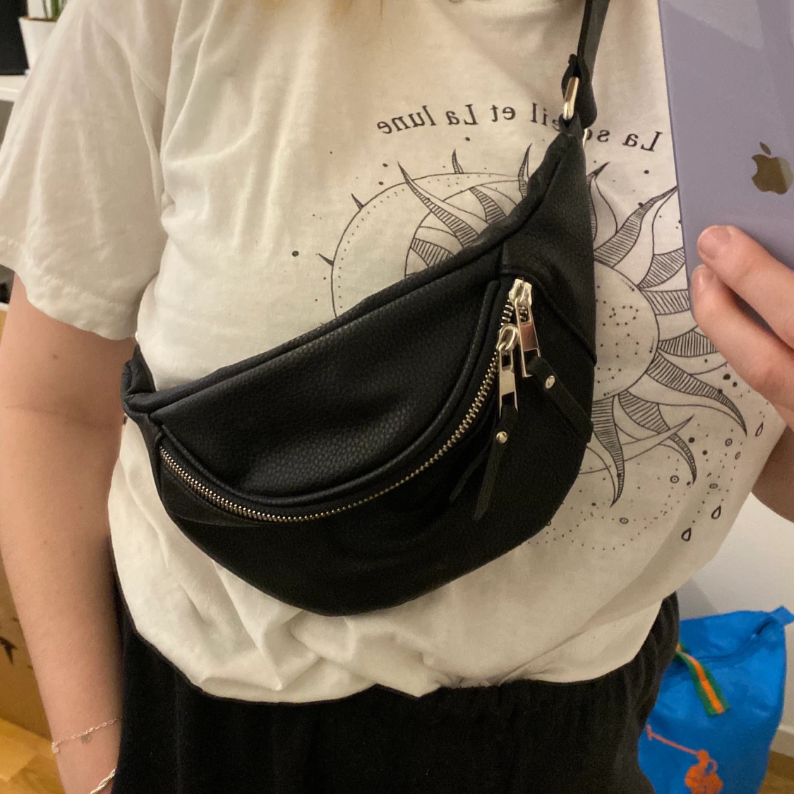 Svart magväska från Boohoo