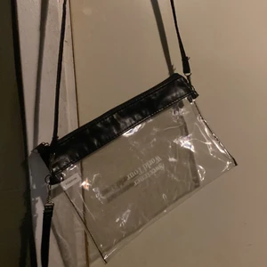 Ariana Grande väska  - Ariana Grande sweetener world tour väska. Endast använd en gång på hennes konsert 2019. Säljer för ordinarie pris.