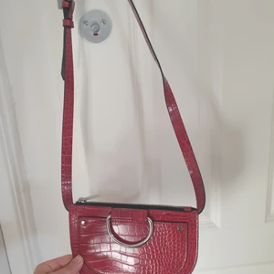 Väska - En fin midjeväska från Zara som använt två gånger.