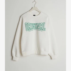 Gina tricot sweatshirt - Jättefin sweatshirt från Gina tricot som ej kommer till användning då jag har en liknande. Fint skick 