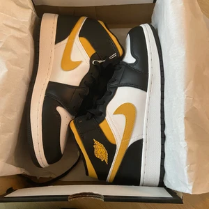 Air jordan 1  - Säljer mina Jordan pga att jag inte använde dem. Storlek 39. Skriv om du vill ha fler bilder!