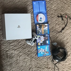 M - Funkar som det ska pris 300 utan hörlurar 