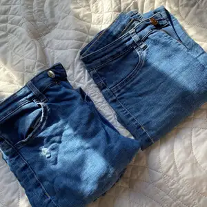 Säljer dessa skinny jeans som är high waist. Ett par är en modell med hål och det andra paret är vanliga. Säljer båda för 300 och 1 par för 150. Jeansen är köpta från hm och är i storleken 36 som då motsvarar S❤️