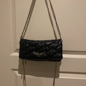 Zadig & Voltaire  - Säljer min Zadig väska. Säljer endast vid bra bud. Har även ett äkthetsintyg.
