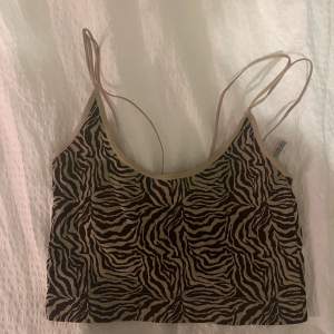 cami crop top med zebra mönster ❤️ super snygg back av tröjan  