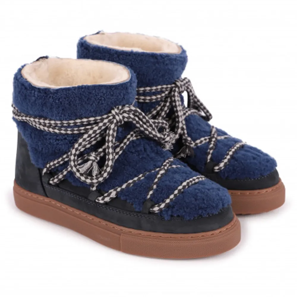 Superfina & varsamt använda Inuikii ”Lace-up Sherpa Style Boots” i storlek 38 (passar även 37)!  Finns knappt att köpa någonstans längre i denna färg!! Orginalpris ca 3500 kr . Skor.